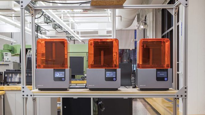 Ferme d'imprimantes 3D SLA pour production en série