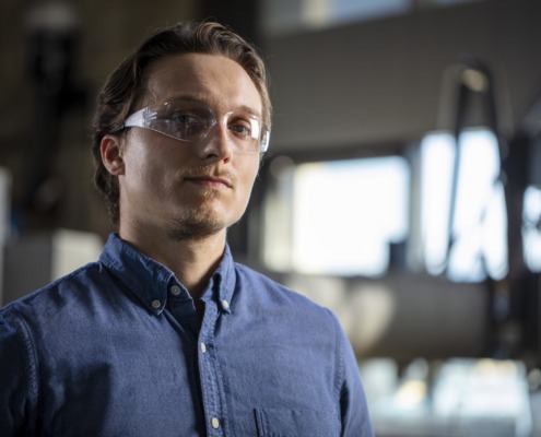 Portrait dans une usine CNC