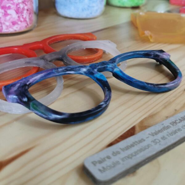 Lunettes réalisées par injection plastique avec la HoliPress